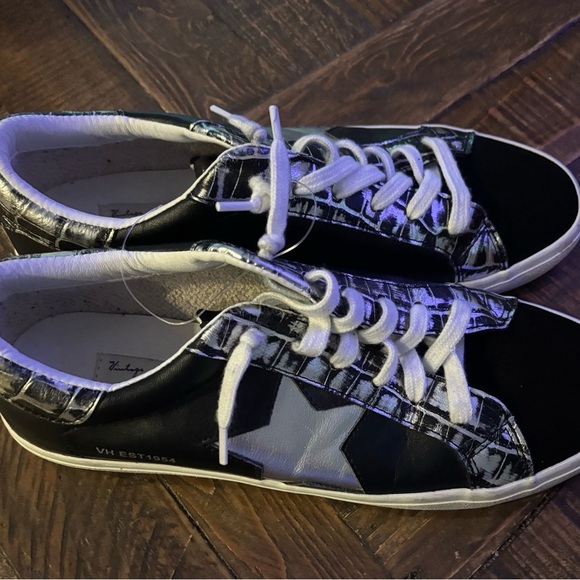 VINTAGE HAVANA
Women's Patricia Sneaker Size 10 Great Condition - Picture 3 of 13